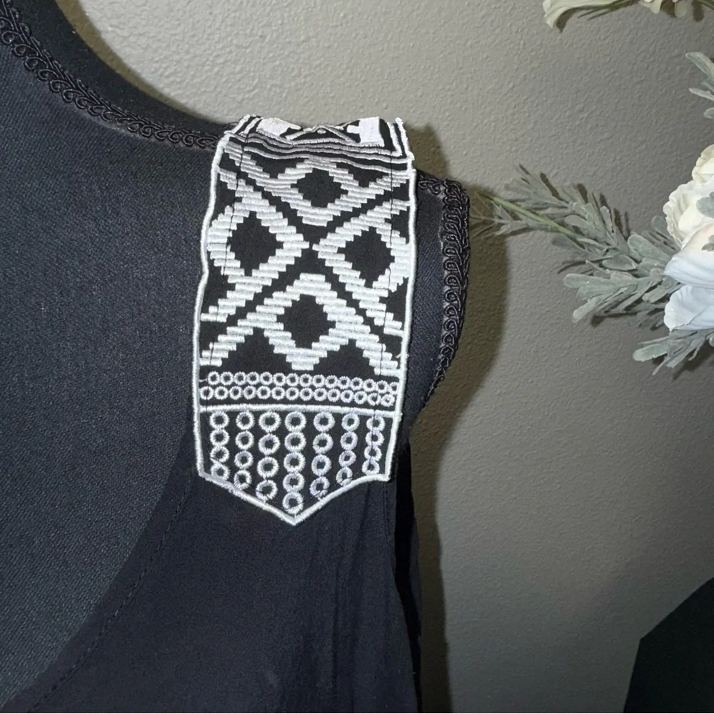Lady’s World Black Fringe Tunic Boho Embroidered Straps Sleeveless Top XL - Picture 2 of 8